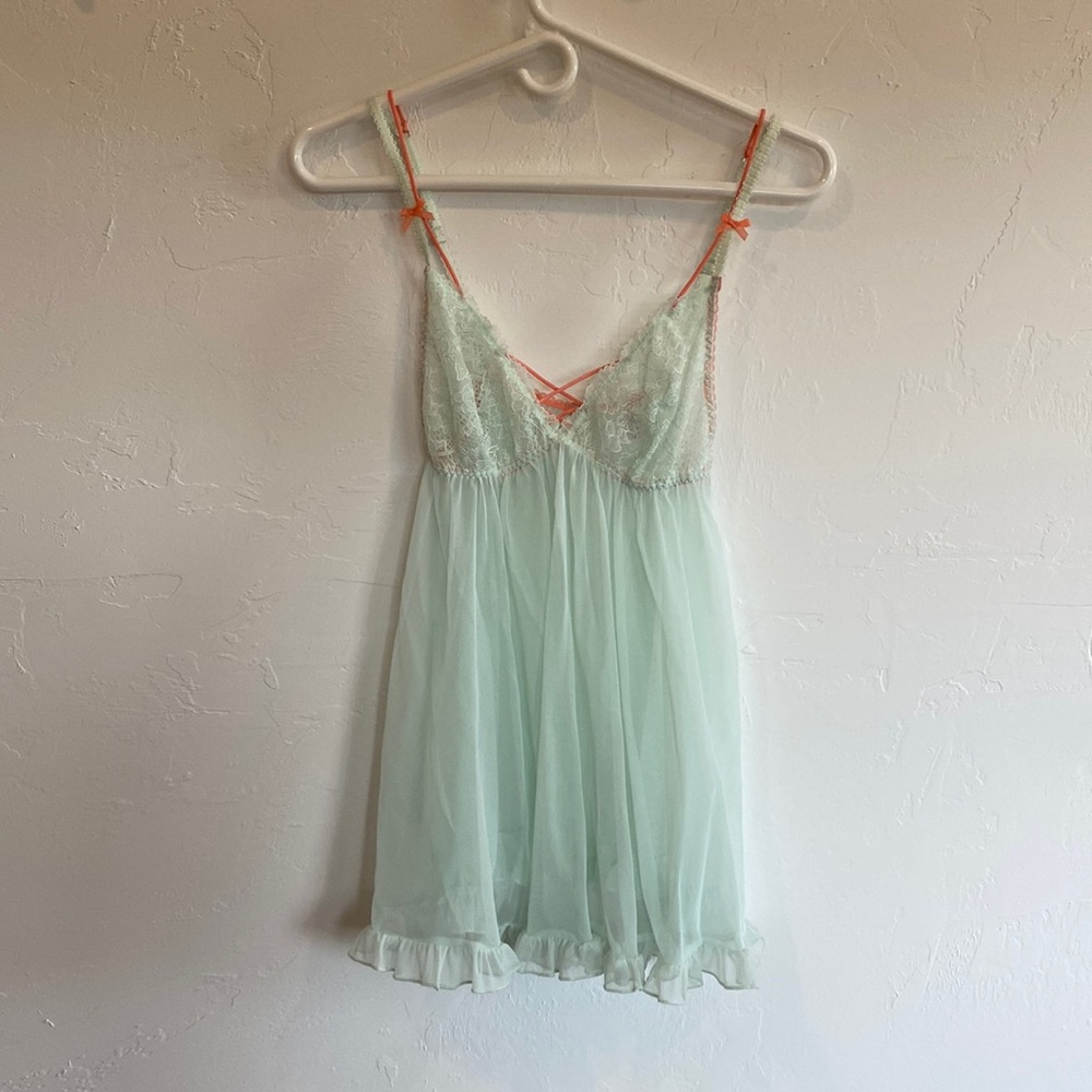 NWOT Victoria’s Secret unlined lingerie top M mint, coral